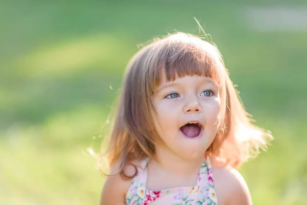 Retrato Menina Livre Verão — Fotografia de Stock