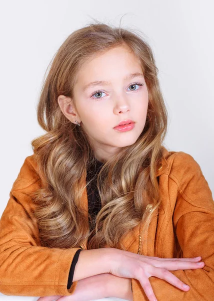 Portré Kis Modell Lány Stúdióban — Stock Fotó