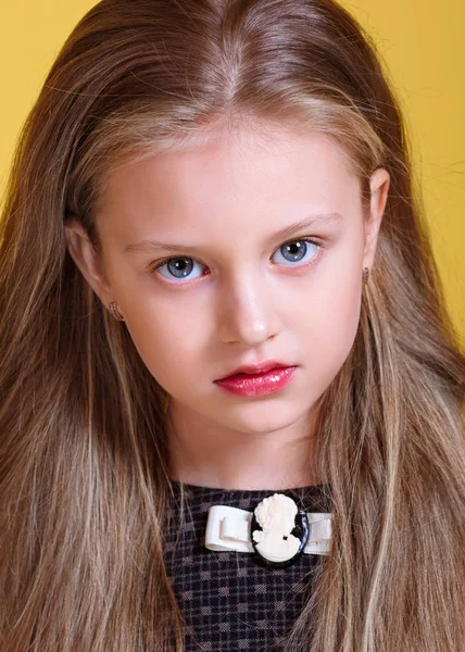 Portré Kis Modell Lány Stúdióban — Stock Fotó