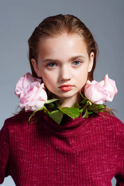 Portret van klein model meisje in studio — Stockfoto