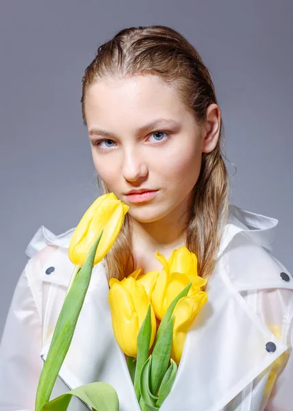 Portret małej modelki w studio — Zdjęcie stockowe