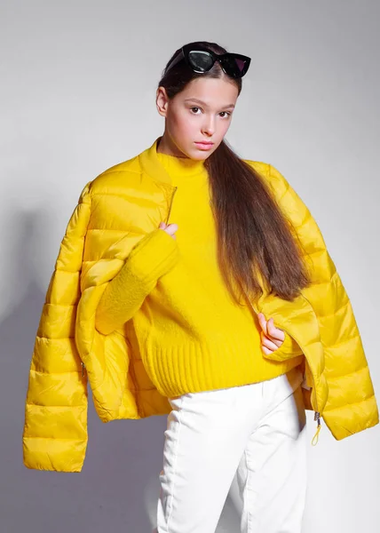 Retrato de menina modelo em estúdio — Fotografia de Stock