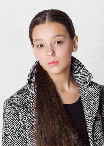 Retrato de niña modelo en el estudio — Foto de Stock