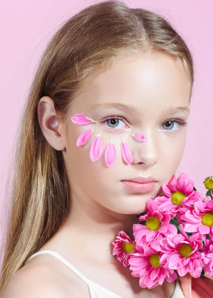 Retrato de niña modelo en el estudio — Foto de Stock