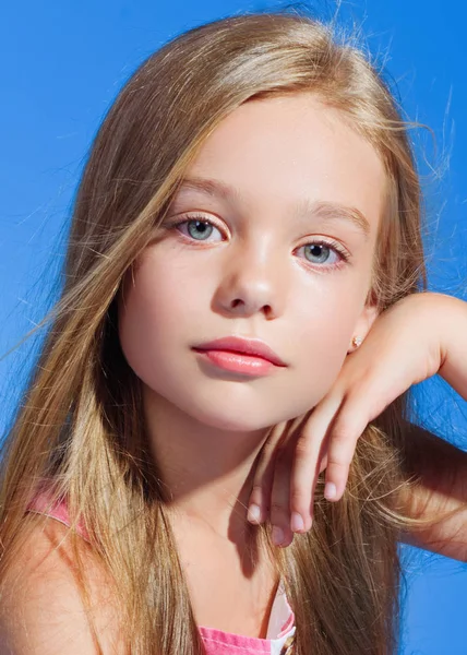 Retrato de menina modelo em estúdio — Fotografia de Stock