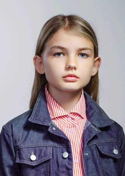 Retrato de menina modelo em estúdio — Fotografia de Stock