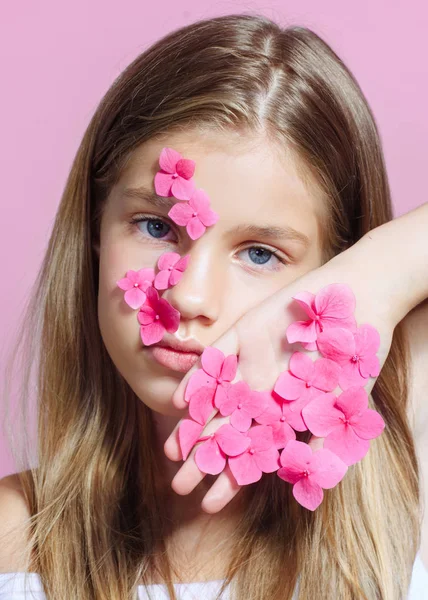 Portret van klein model meisje in studio — Stockfoto