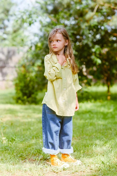 Portrait Little Girl Outdoors Summer — Stock Photo, Image