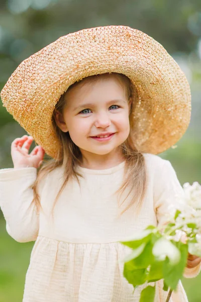 Portrait Little Girl Outdoors Summer — Stock Photo, Image