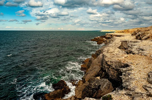 A Fekete-tenger sziklás partja — Stock Fotó