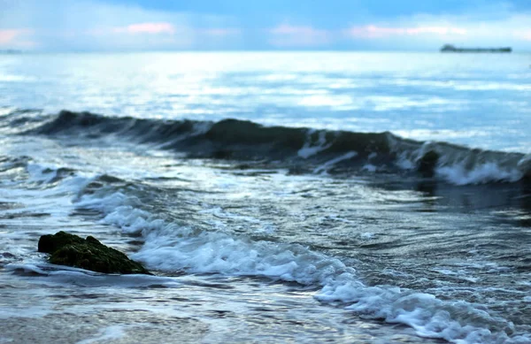 Sandy beach with stones in the early morning — Stock Photo, Image