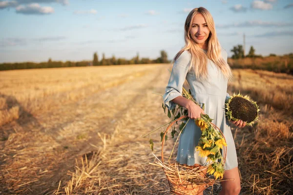 Charming Young Caucasian Woman Blue Dress Walks Field Mowed Wheat — Stock Photo, Image