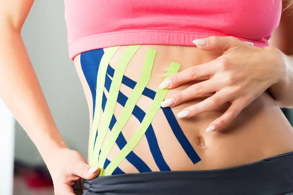 Cinta Médica Brillante Abdomen Una Niña — Foto de Stock