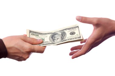 Beyaz arka plan üzerinde izole para veren eller