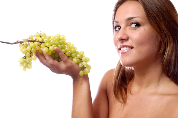 Chica hambrienta quiere comer deliciosas uvas jugosas — Foto de Stock