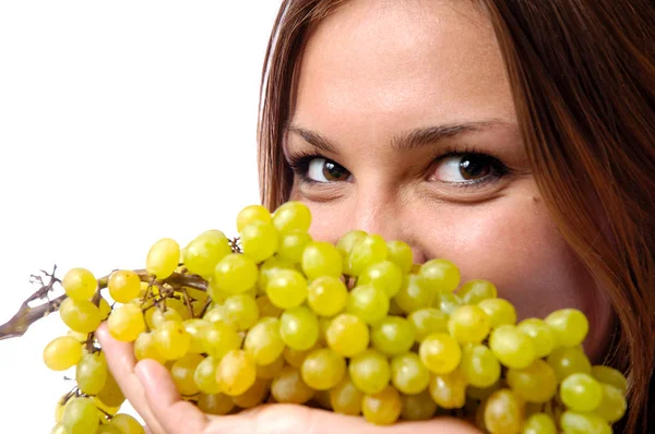 Menina com fome quer comer uvas suculentas deliciosas — Fotografia de Stock