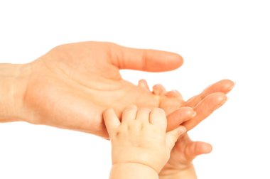 Yeni doğmuş küçük bir bebeğin elleri Parmaklarınıza tutunun