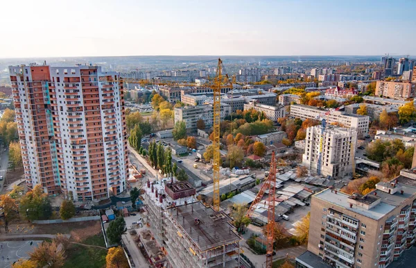 Vista aérea de una gran ciudad europea en desarrollo —  Fotos de Stock