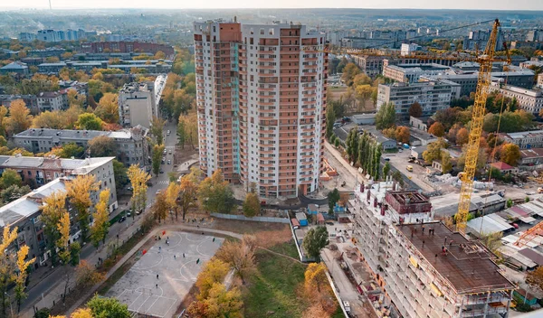 Вид з повітря на красиві палаючі міські вогні — стокове фото