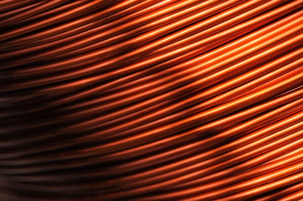 Primer plano de una gran bobina de alambre de cobre —  Fotos de Stock