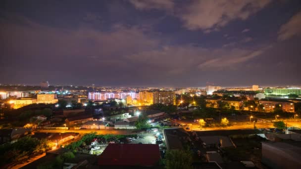 在哈尔科夫市大楼上空的夜幕降临 Uhd 4K视频 — 图库视频影像