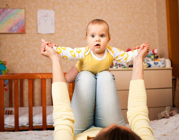 Caring Unidentified Young Mother Casual Clothes Plays Plane Her Charming — Stock Photo, Image