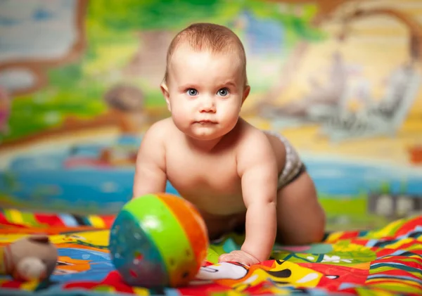 Portrét Veselého Usmívajícího Bělocha Malé Šestiměsíční Děvčátko Které Hraje Dětském — Stock fotografie