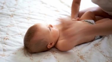 Evde annenizle birlikte yeni yürümeye başladınız..