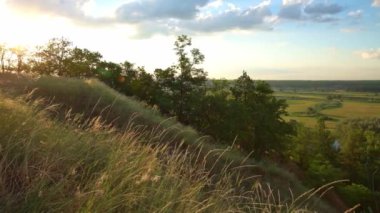 Vadinin tepeden panoramik manzarası.