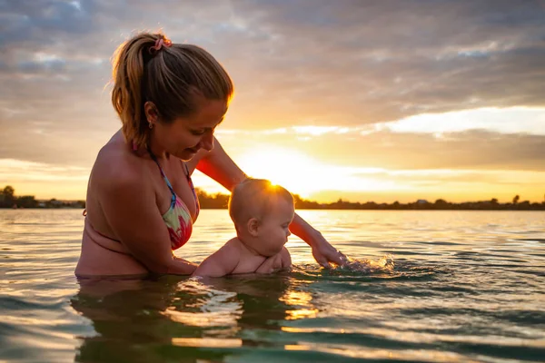 Side View Happy Caucasian Mother Teaching Swimming Little Lovely Smiling — Stock Photo, Image