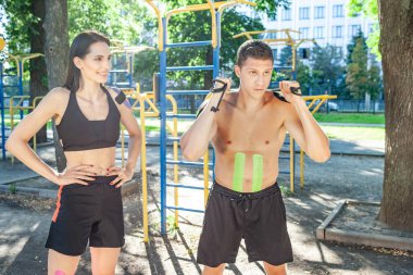 Spor sahasında eğitmen..