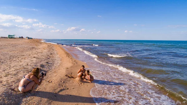 Sesión fotográfica sobre el fondo del mar — Foto de Stock