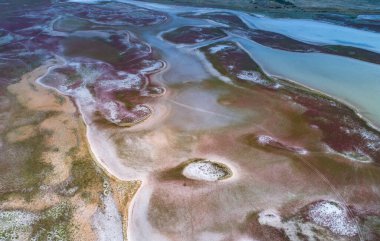 Sivash Gölü 'ndeki sıra dışı adalar, üst manzara, insansız hava aracı kamerası.