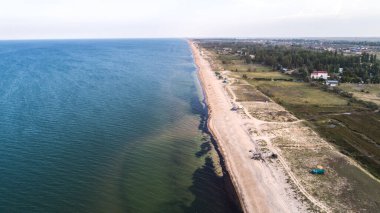 Arobat Arrow güzel deniz suları arasında, drone üst görünümü