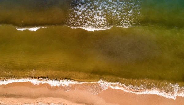 Lucht Uitzicht Golven Zandstrand Zee Golven Het Prachtige Strand Luchtfoto — Stockfoto