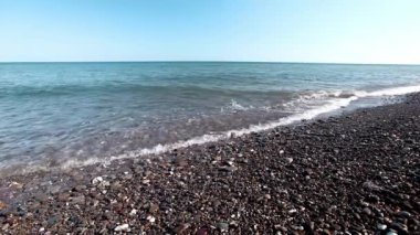 Deniz, kıyıda kaya