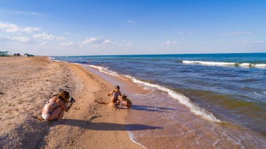 Denizin arka planında fotoğraf çekimi