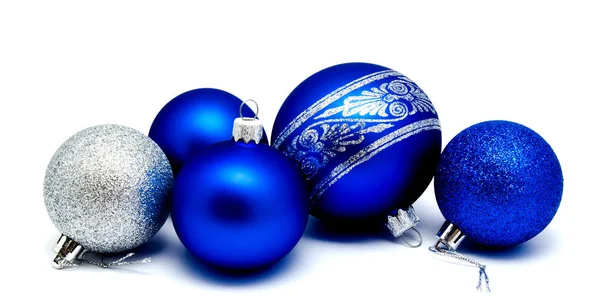 Decorazione Natale Palle Blu Argento Isolato Uno Sfondo Bianco — Foto Stock