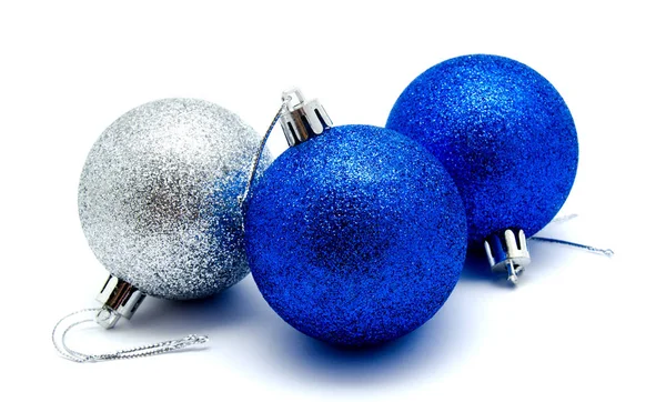 Décoration Noël Boules Bleues Argentées Isolées Sur Fond Blanc — Photo