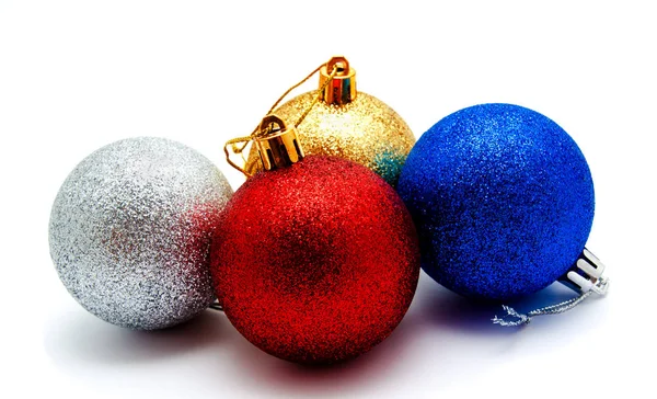 Kerst Decoratie Gouden Zilver Rode Blauwe Ballen Geïsoleerd Een Witte — Stockfoto