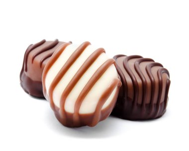 Çikolata şekerleme tatlılar ürün yelpazesine izole beyaz bir arka plan üzerinde