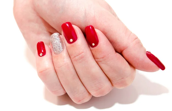 Uñas Mujer Con Hermoso Diseño Moda Manicura Roja Con Gemas —  Fotos de Stock