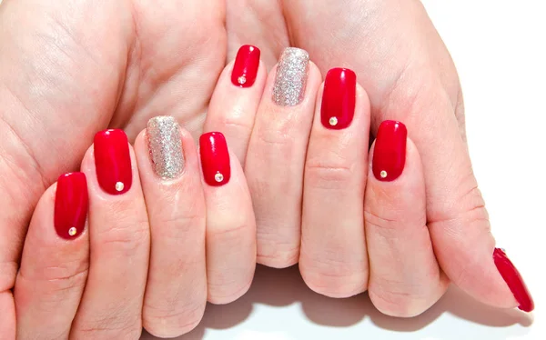 Unhas Mulher Com Belo Design Moda Manicure Vermelho Com Pedras — Fotografia de Stock