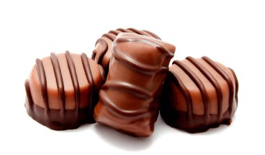 Çikolata şekerleme tatlılar ürün yelpazesine izole beyaz bir arka plan üzerinde