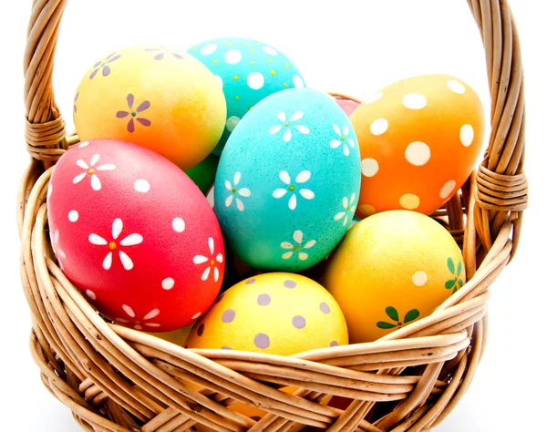 Perfetto Colorato Uova Pasqua Fatte Mano Nel Cestino Isolato Bianco — Foto Stock