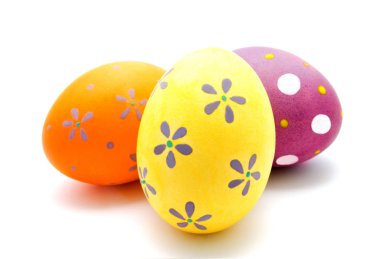 Mükemmel renkli el yapımı Paskalya yumurtaları izole 