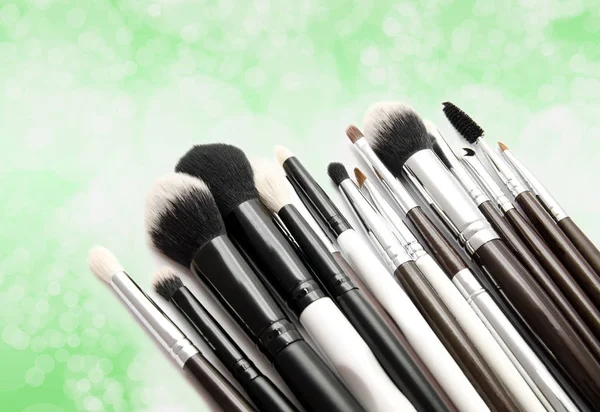 Vários conjuntos de escovas de maquiagem profissional — Fotografia de Stock