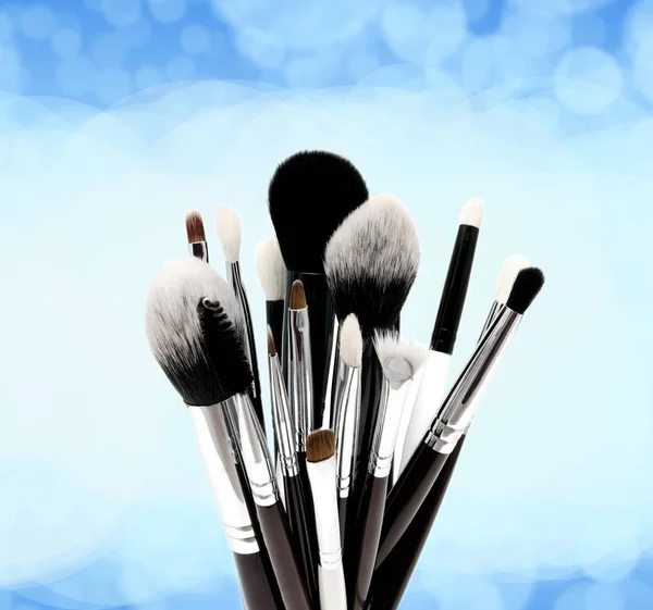Vários conjuntos de escovas de maquiagem profissional — Fotografia de Stock
