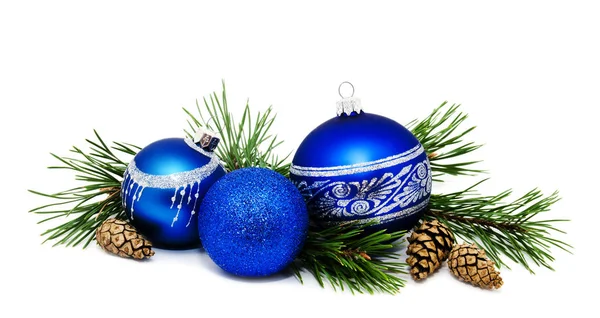 Décoration de Noël boules bleues avec cônes de sapin et son de sapin — Photo