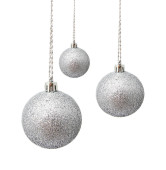 Perfektní hrbaté stříbrné vánoční koule izolované na bílém